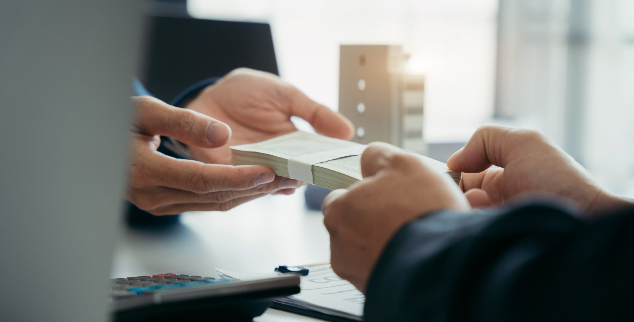 เงินกู้นอกระบบ-vs-เงินกู้ในระบบ-จะกู้เงินทั้งที